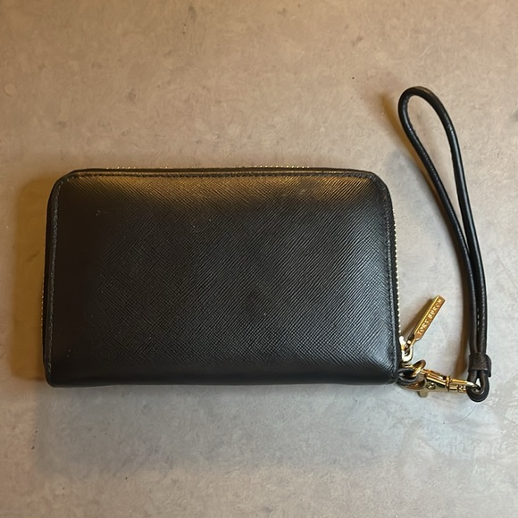 Black Tory Burch zipper wallet clutch - Picture 2 of 4